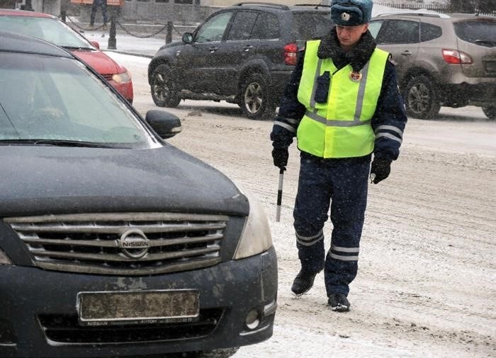 Вопрос заключается в том, допускается ли использование автомобиля, принадлежащего умершему родственнику, при условии, что он является застрахованным.