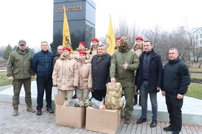 В Сочи также было поставлено оборудование: роутеры, глушилки для дронов, квадрокоптеры, антидроны и приемопередатчики под эгидой Сил обороны Отечества. Также в августе были закуплены медикаменты для донецкого медицинского отряда 225-го отдельного батальона для лечения военнослужащих.